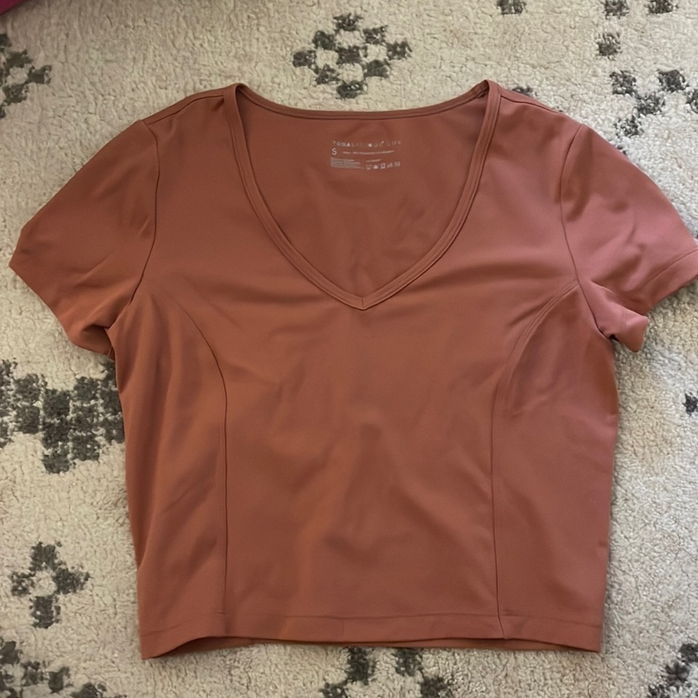 Casual crop. Great material for gym or lounge.